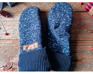 Shell: 100% Fleece
Liner: Berkshire Linen Polar Fleece
Cuff: Cotton